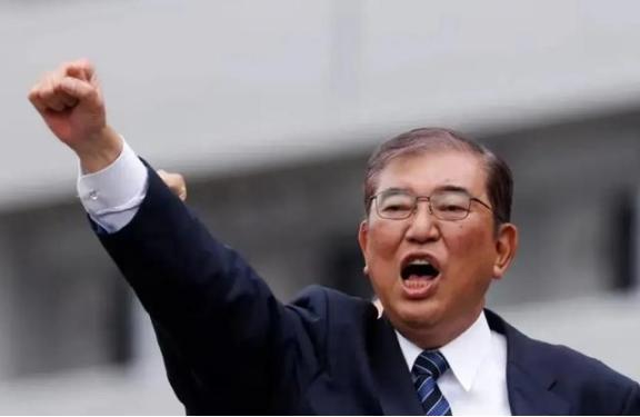 日本这一刀捅得可真够狠！中美贸易战打得火热的时候，日本突然跟进制裁，断供了十多种