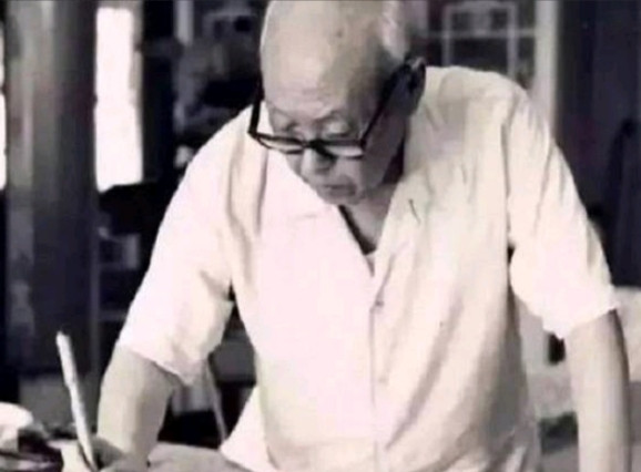 1939年，齐白石的弟子李苦禅了解到地下党组织缺少经费买药，于是便一口气画了10