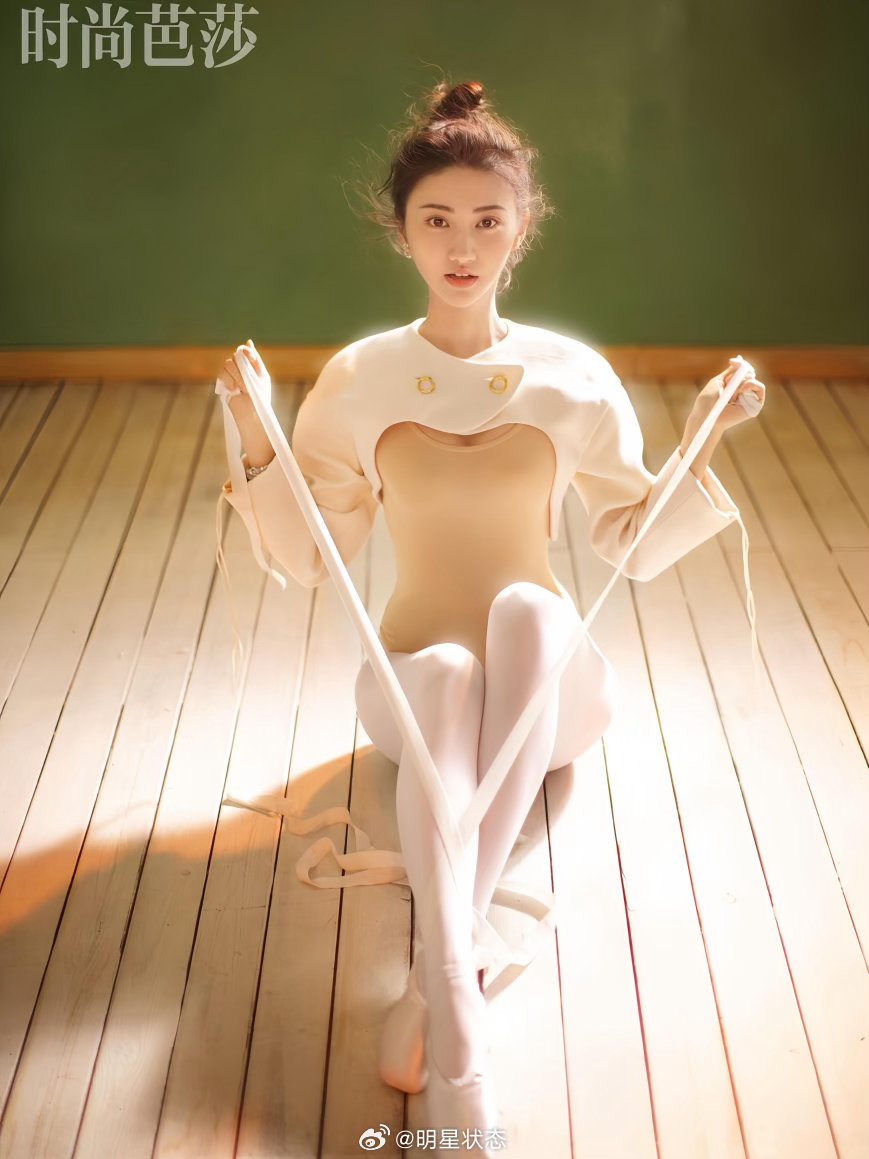 景甜十年前的《时尚芭莎》芭蕾风写真集​​​
