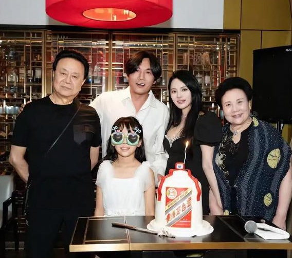 伊能静在秦昊生日时如何再次回应婚变疑云