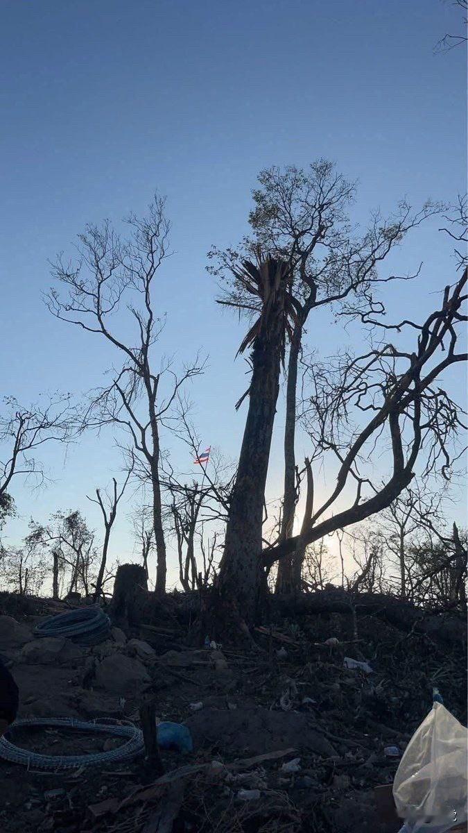 泰国柬埔寨最新战况更新泰方从夺下柬方350号高地发现弹药武器12月20日