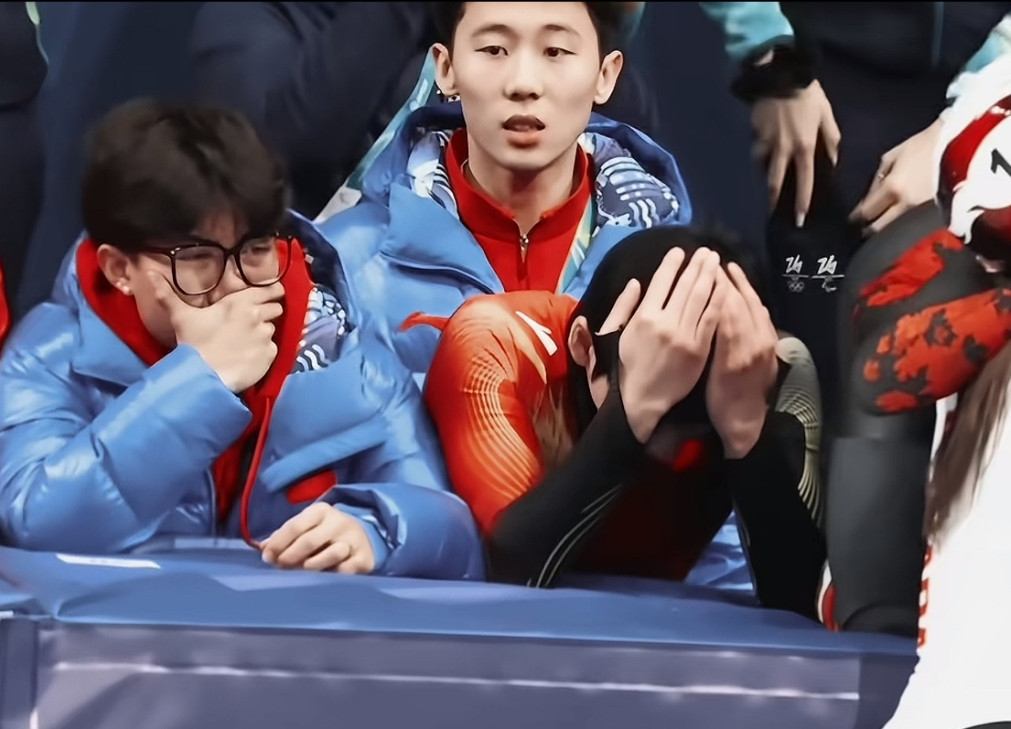 看到这个画面真挺难受的，中国短道速滑已经进入青黄不接的时期了。靠归化队员不是长久