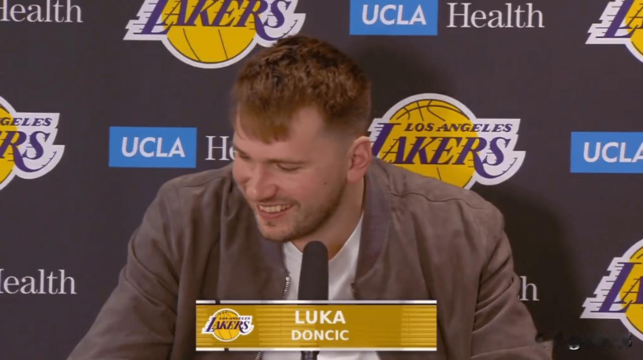 幽默！东契奇谈詹姆斯的年龄：“我在想，等我41岁的时候。”“会是什么样子