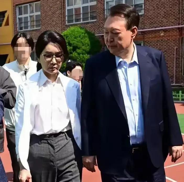 这已经是尹锡悦第六次让韩国法院大失所望了对大家来说，拒绝法院的审判，大家看到了韩