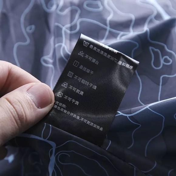 在这个冬天，似乎每个人都在寻找一件既温暖又实惠的羽绒服。而山姆这款499元、充绒