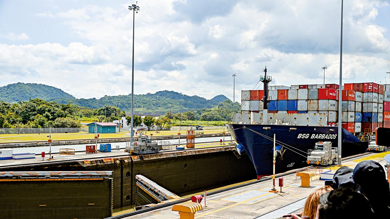 李嘉诚最终把自己玩成了“冤大头”，1月29日，巴拿马裁定李嘉诚家族经营了28年的