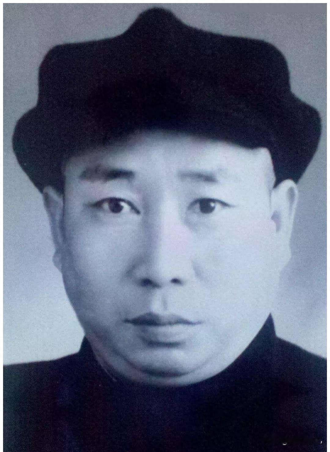 救过主席、手握千军的帮会军长，建国后为何落得开除党籍下场1936年他救过毛