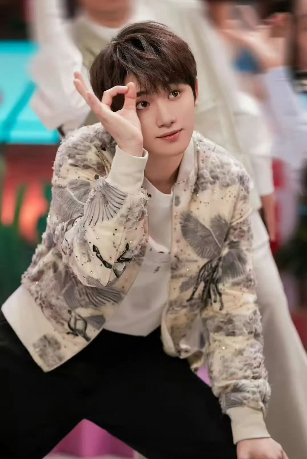 丁程鑫紧急撤回一个表情包你好星期六搞笑名场面瞬间诞生，临时上线的痛苦面具，被本