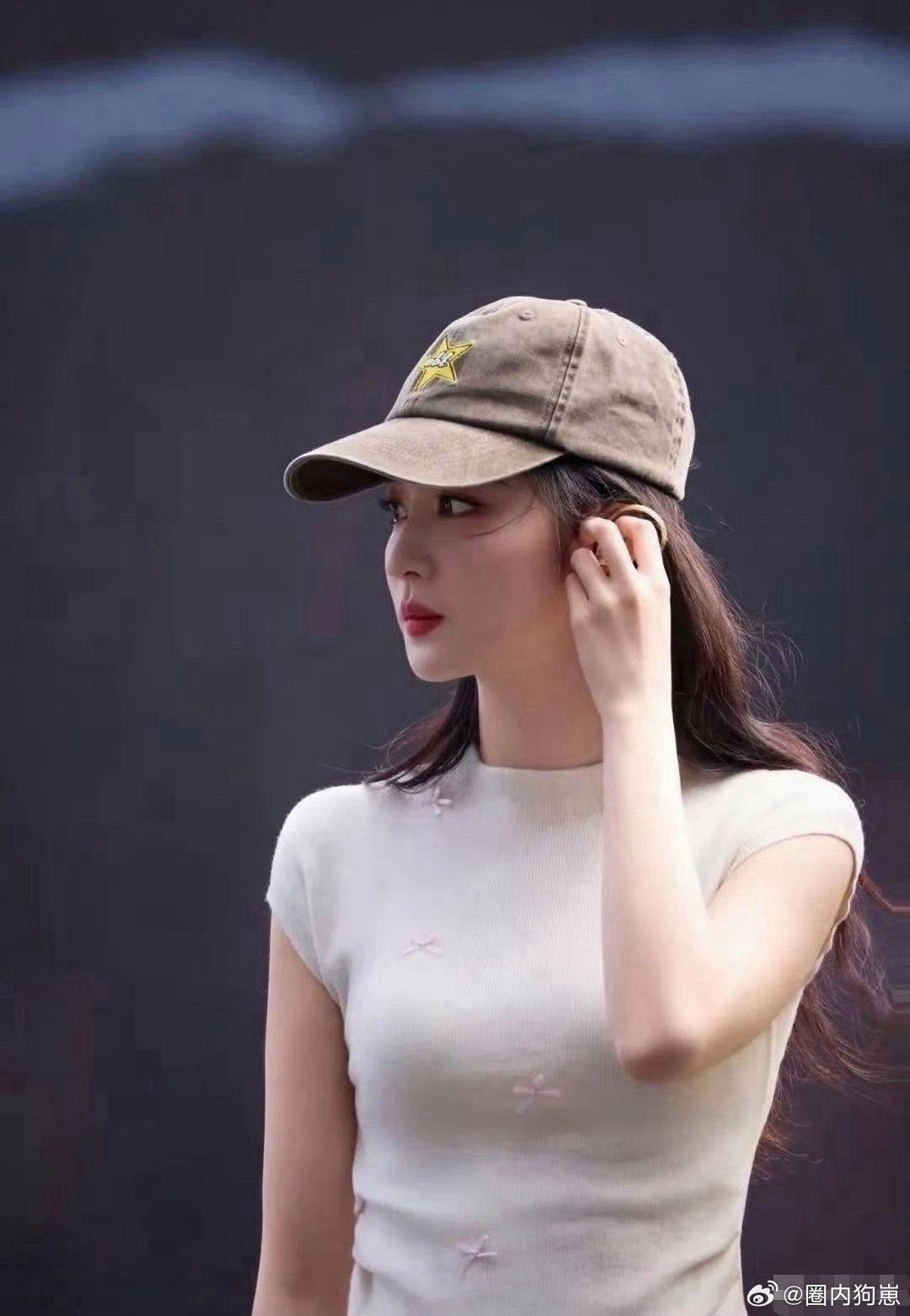 王楚然真的是颜值身材双天花板！五官精致大气，身材比例又绝，从头到脚都完美到挑不出