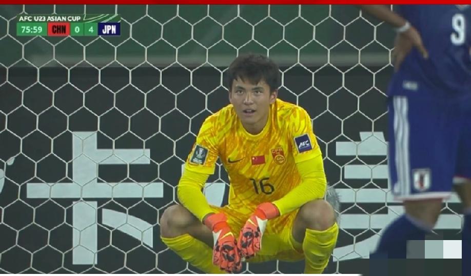 你怎么看昨晚国足0:4输给日本队的这场比赛？从赛后的球迷评分来看，门将李昊还是