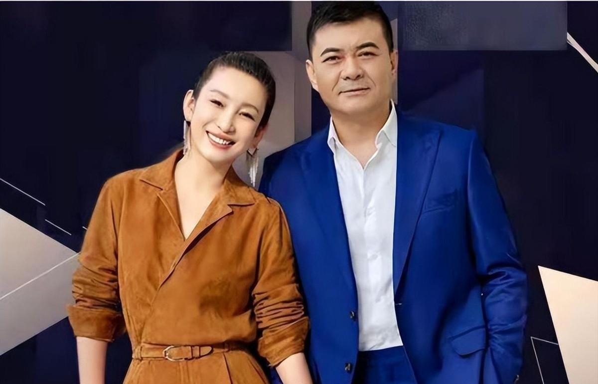 2011年，王新军让秦海璐做他女朋友，秦海璐说：你有老婆孩子，难道想婚内出轨？结