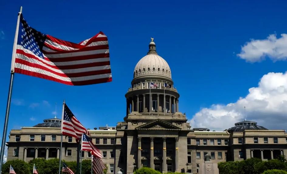 美国彻底傻眼！中国甩出“绿色新石油”王炸，辛辛苦苦抢的石油，全成了废液？美国