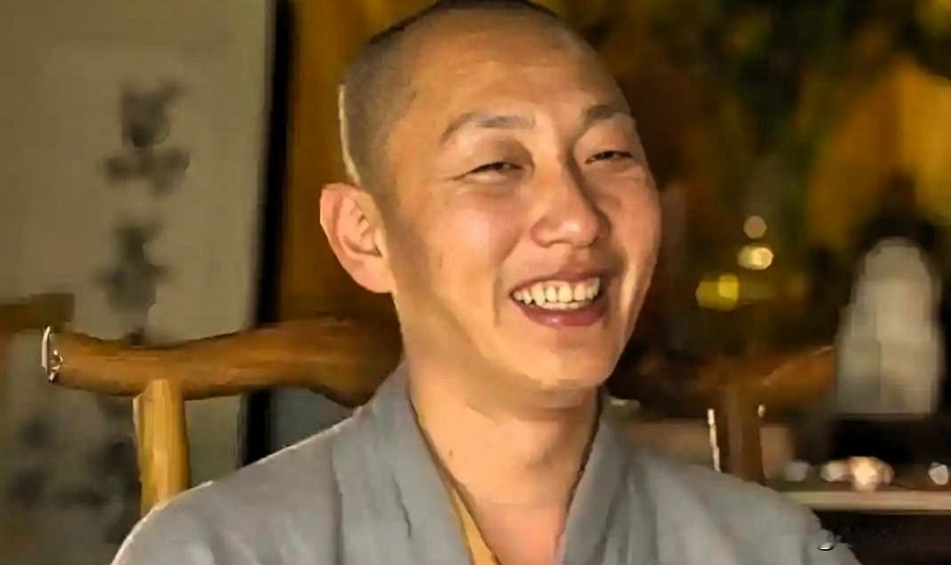 道禄俗名吴兵，1975年出生于江苏南通，早年从事外贸生意，拥有不错的家业，经历两