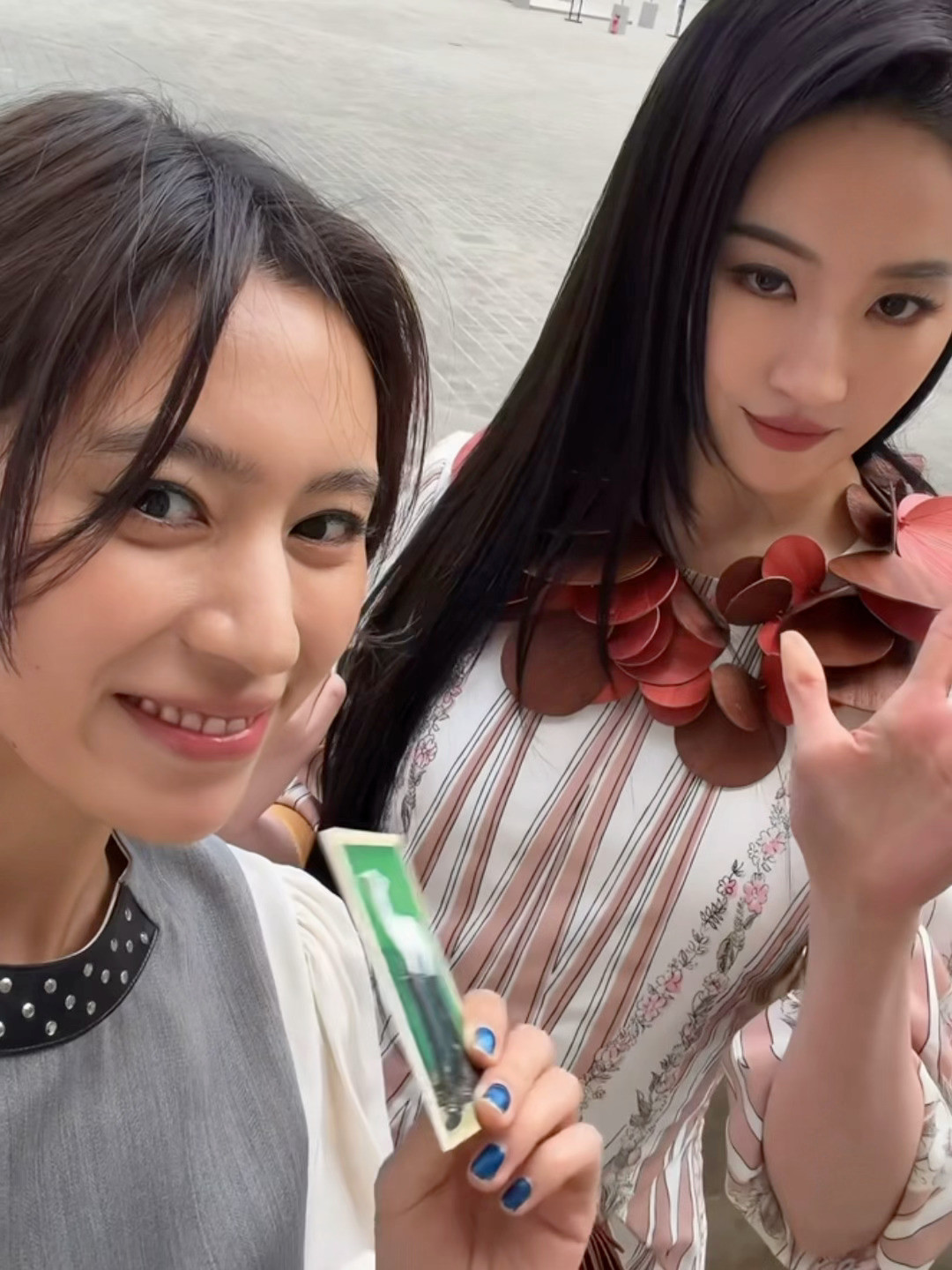 见到刘亦菲是啥感觉啊，一个字：美！！！！！！很多感叹号