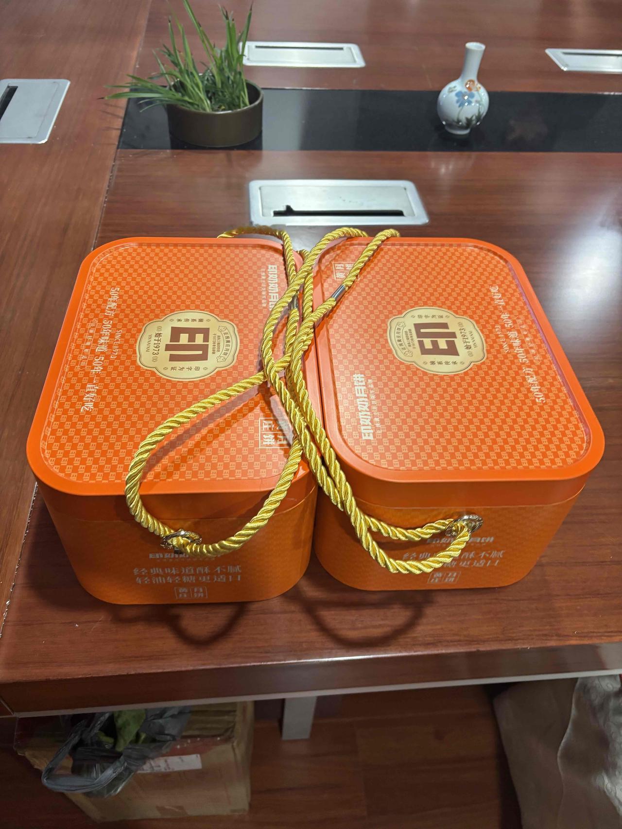 人退休以后，越早明白这几件事，日子越舒心1、岗位退了，光环也就跟着退了。别人