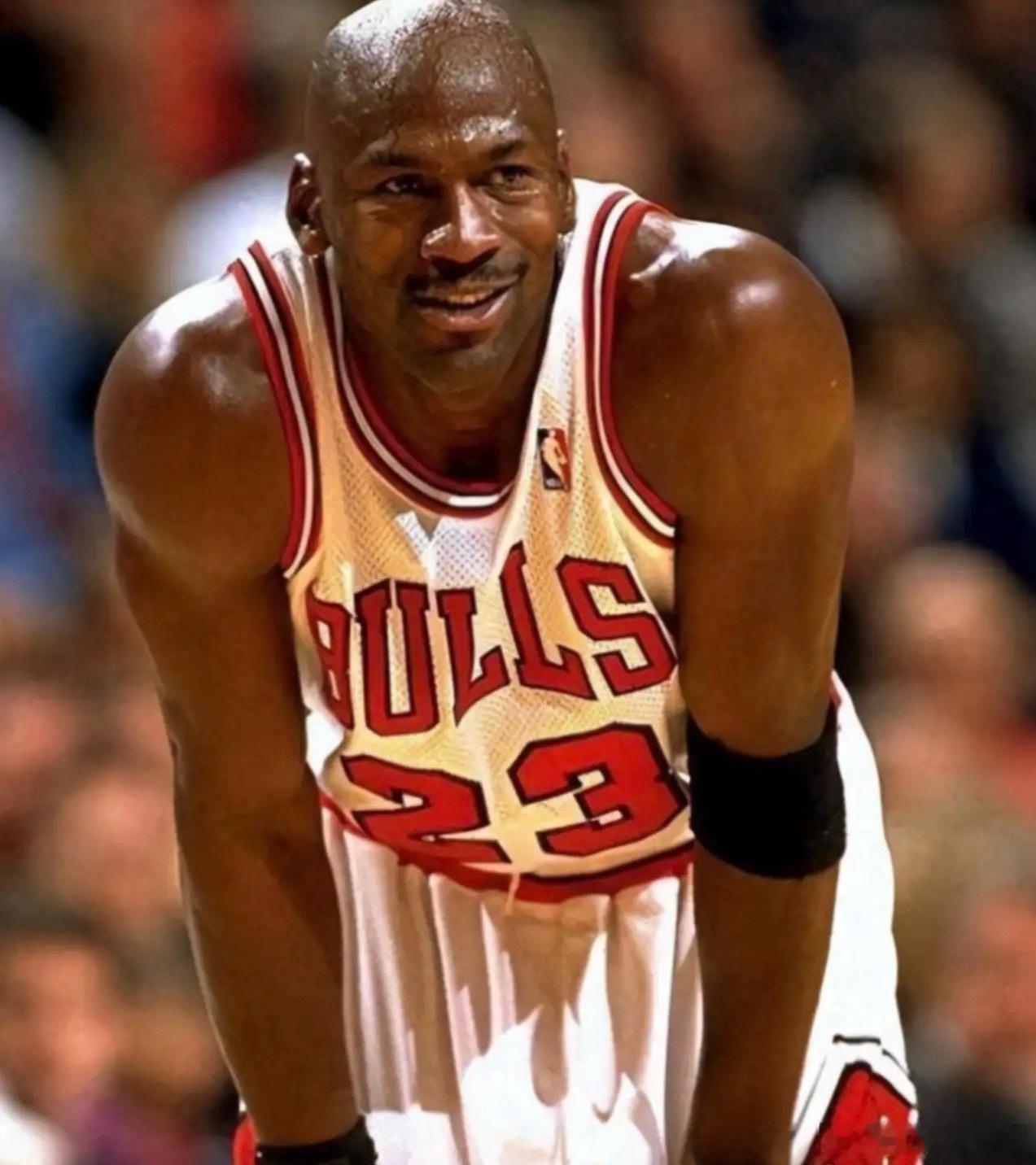 NBA历史真正做到攻防一体十大球星！大家认同吗？1. 乔丹：6冠6FMVP+DPOY，历史攻防天花板