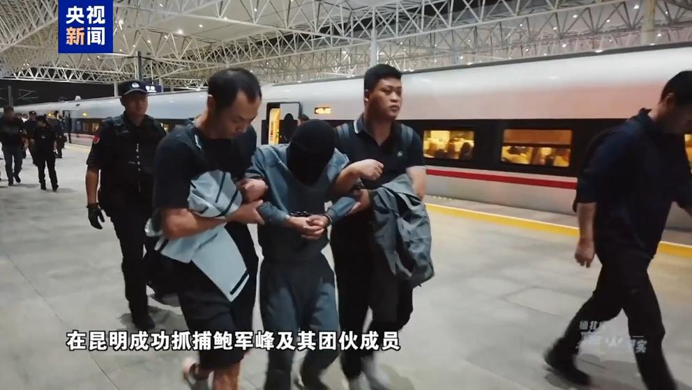 佤邦这块地界，水从来就没澄过。这阵网上四处在传鲍军峰的事，仿佛佤邦要变天似的。说