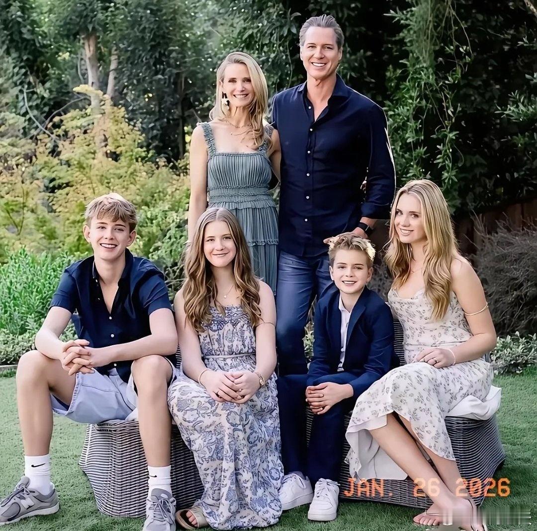 加州州长纽森，民主党冲击总统的热门人物，老白左。但他自己的孩子不纹身，不到处打孔