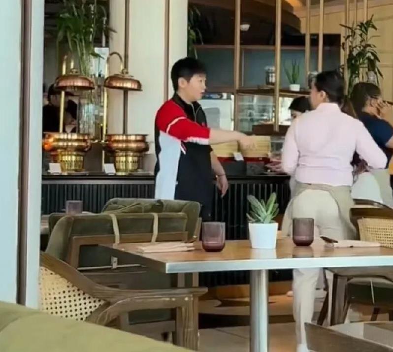 没想到多哈世乒赛又出现了管理混乱的一幕！原来在孙颖莎去餐厅的吃饭的时候，没想到
