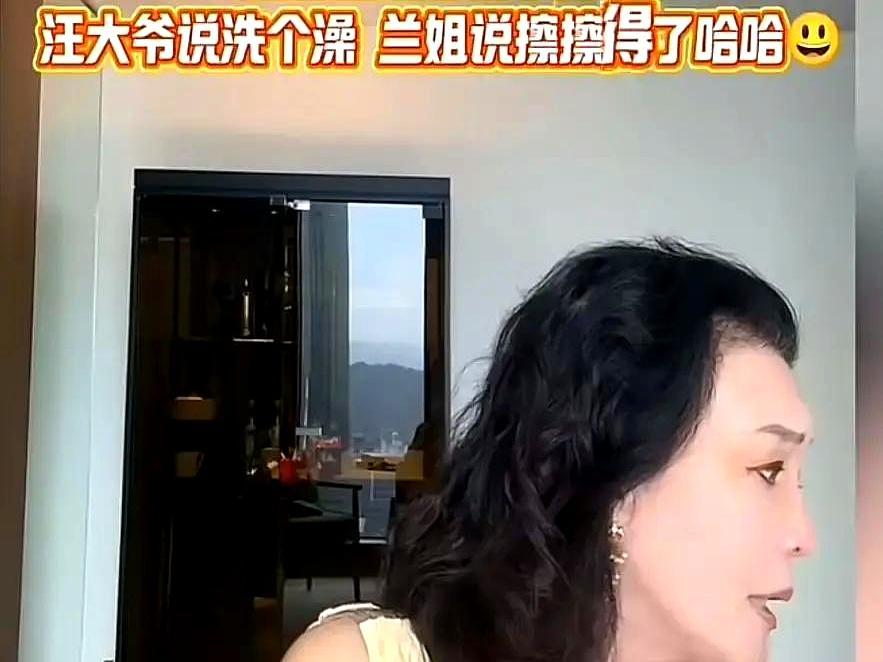 张兰喊老汪冲澡，竟传成二婚登热搜？你刷到那段15秒视频，配文打“麻六记老板