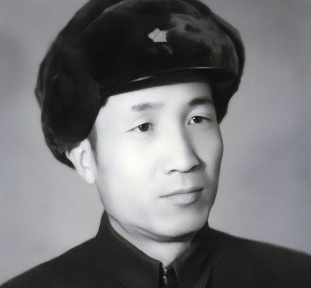 他是潜伏最久的地下党，至死都未暴露身份，97年中央领导证明：他是秘密党员。八宝山
