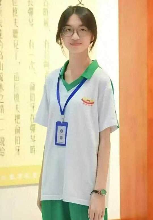1米65仅70斤！17岁美少女学霸投河真相：当完美人设成为压垮生命的最后一根稻草