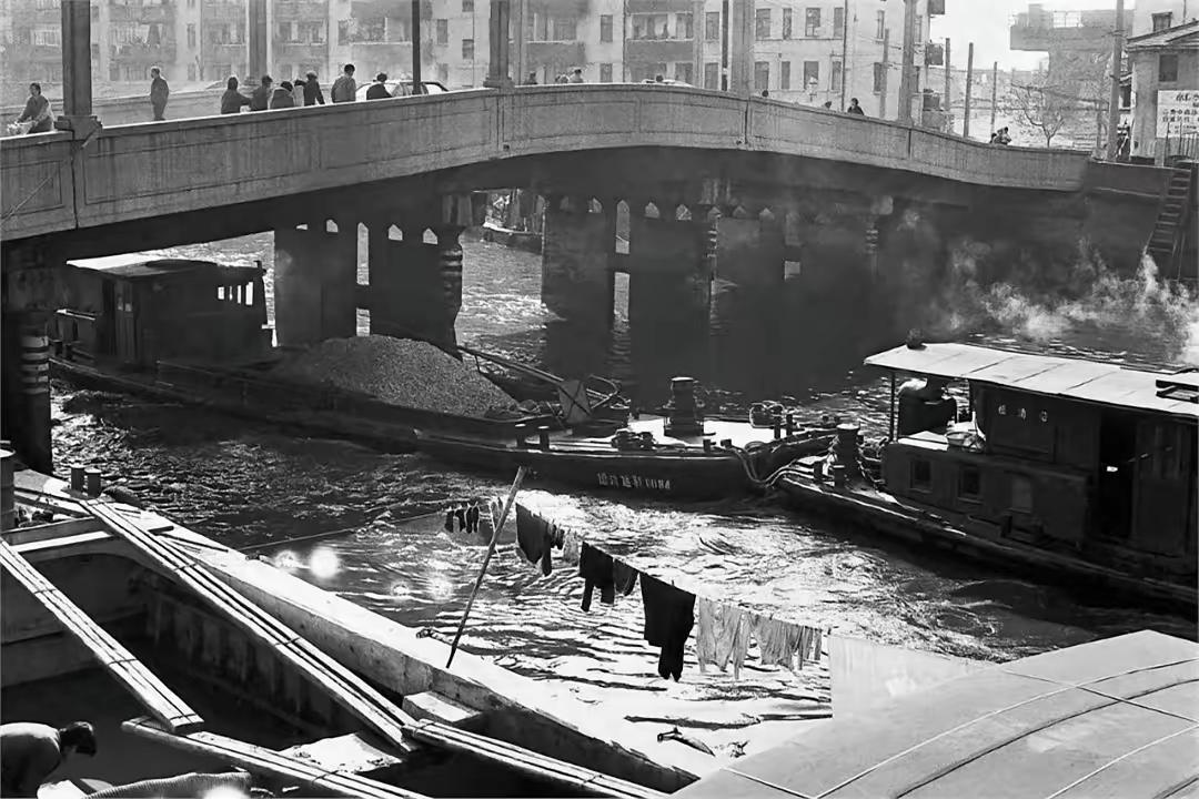 放下茶杯，一个退休的老警察淡然讲了一桩旧案，听完真是脊背发凉，一身冷汗。他说