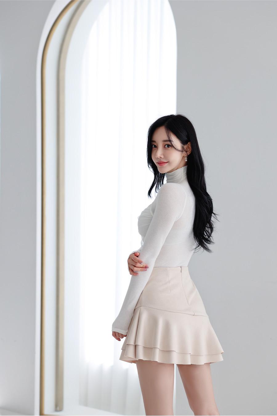 优雅气质，温柔可人，白色高领毛衣搭配米色百褶裙，尽显时尚魅力！💕✨粉色系穿搭有