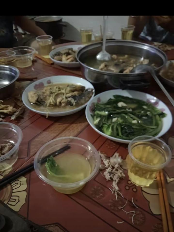 我朋友42岁，五年前娶了个离异带十几岁男娃的女人，婚后两人又生了一个共同的孩子，