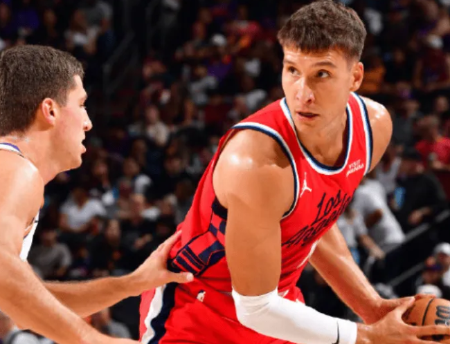 NBA常规赛，快船102-115不敌太阳。赛后，据快船记者LawMurray