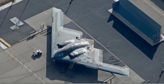 美国B-2轰炸机是中国克星？说白了，现在全球最顶尖的轰炸机，一个是俄罗斯的“白天