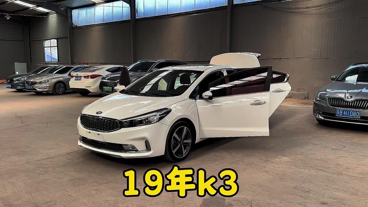 19年1月上牌的起亚K3，一手车过到我名下，实表才6.6万公里，配置超全！无钥匙