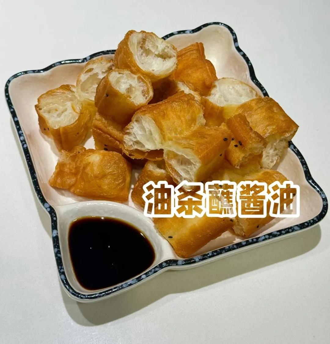 油条蘸酱油、粢饭裹油条，咸浆冲出虾米紫菜花——上海人的早餐是门行为艺术！生煎馒头