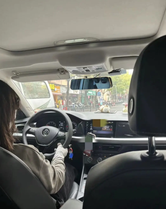 跑网约车的，真得慎重考虑！今天打车，遇到位45岁女司机。她跑了两年，全款