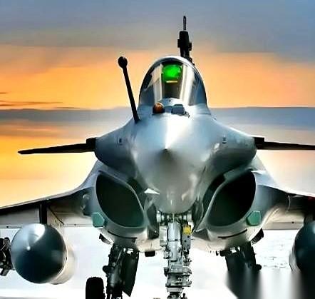 俄罗斯这次算是彻底活明白了，这仗哪怕打得再苦，也绝不敢哪怕眨一下眼。为什么？因