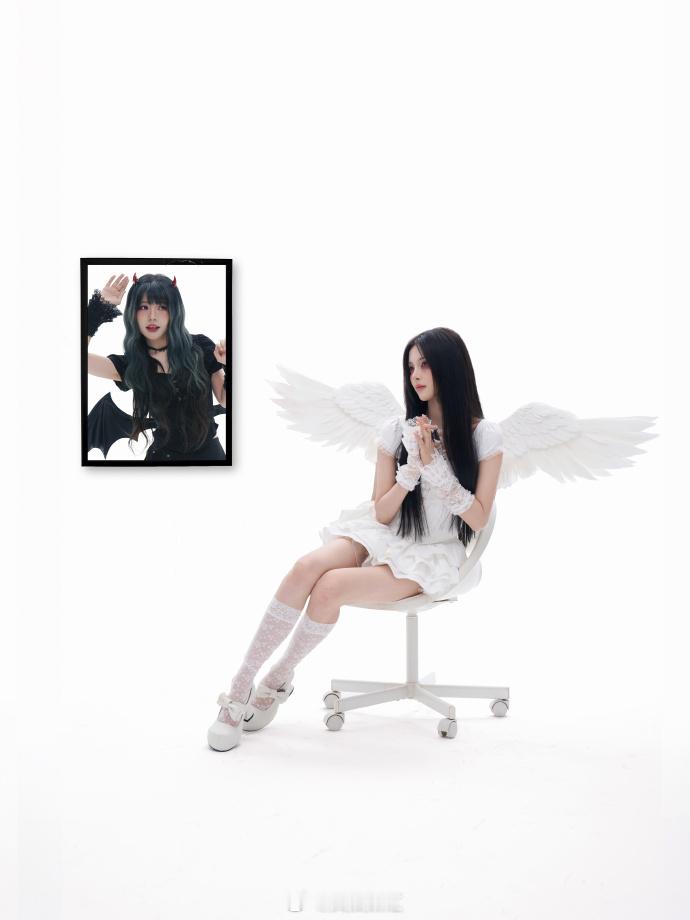杨超越赖美云天使魔女杨超越赖美云天使魔女美出新高度一黑一白两种风格碰撞，杨超越赖