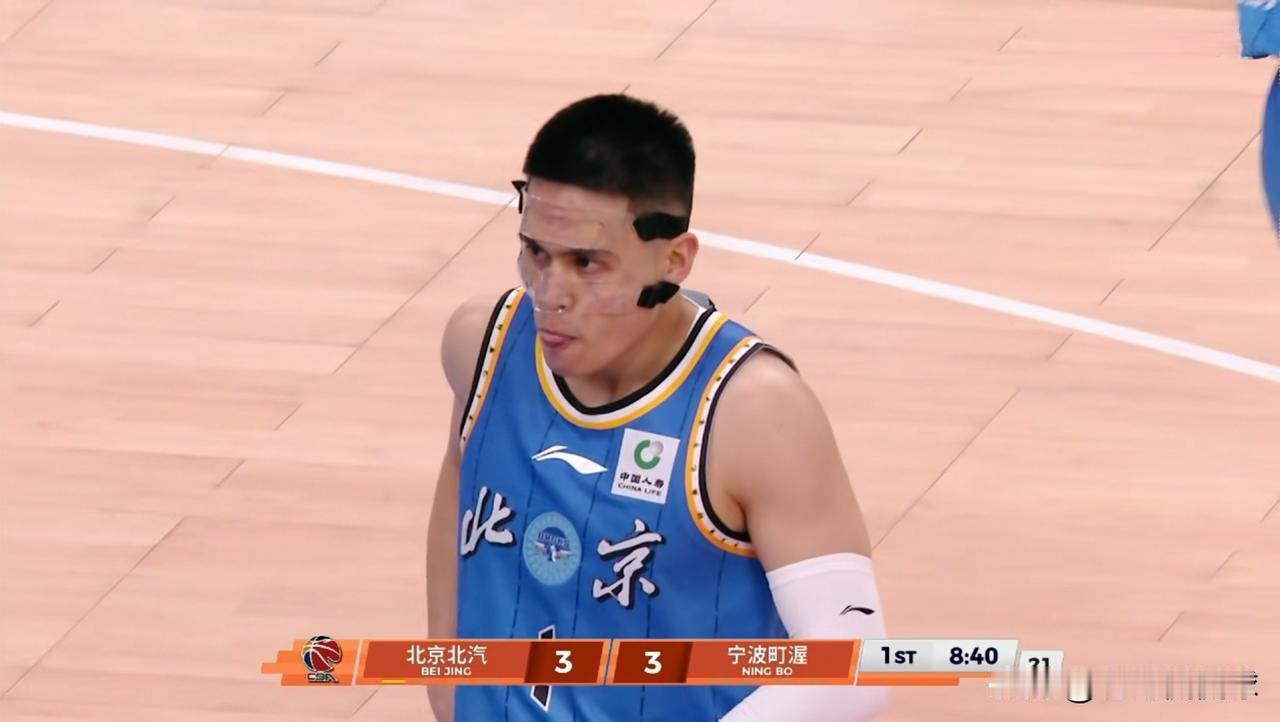 北京北汽明星后卫陈盈骏终于恢复正常了！在今天北京北汽主场迎战宁波町渥的比赛中，目