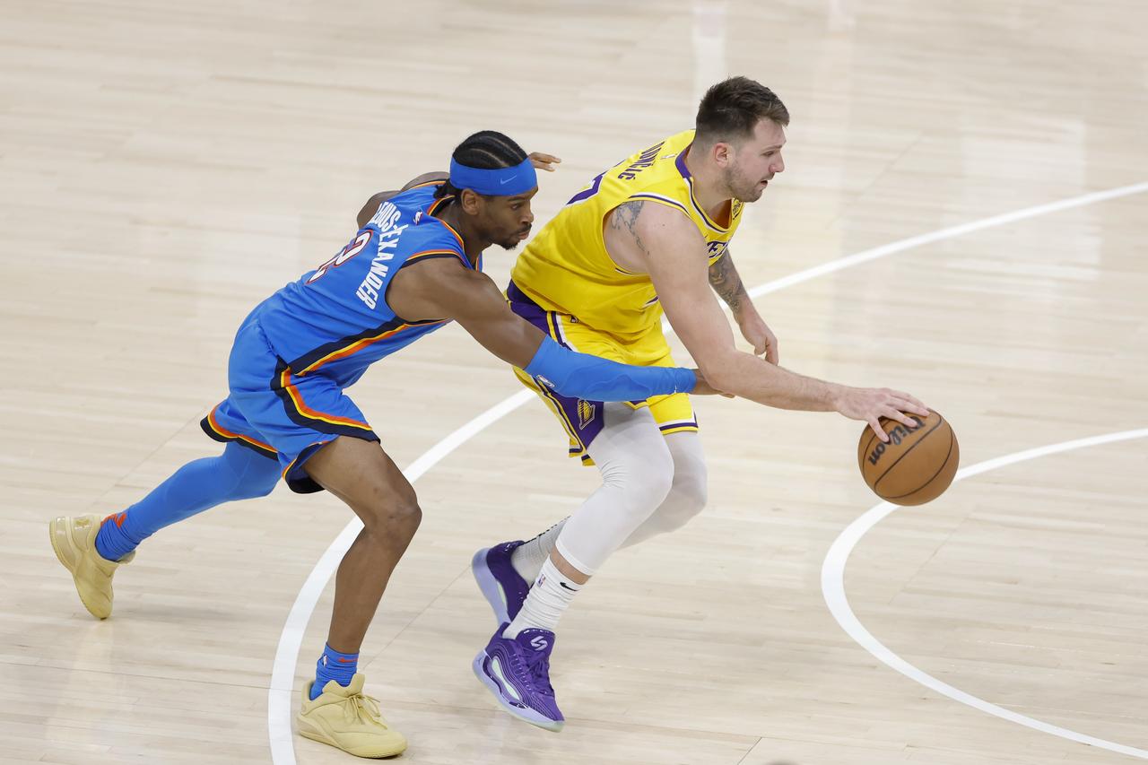 东契奇和亚历山大本赛季得分能力对比，亚历山大效率无敌了！1.场均得分：东契奇