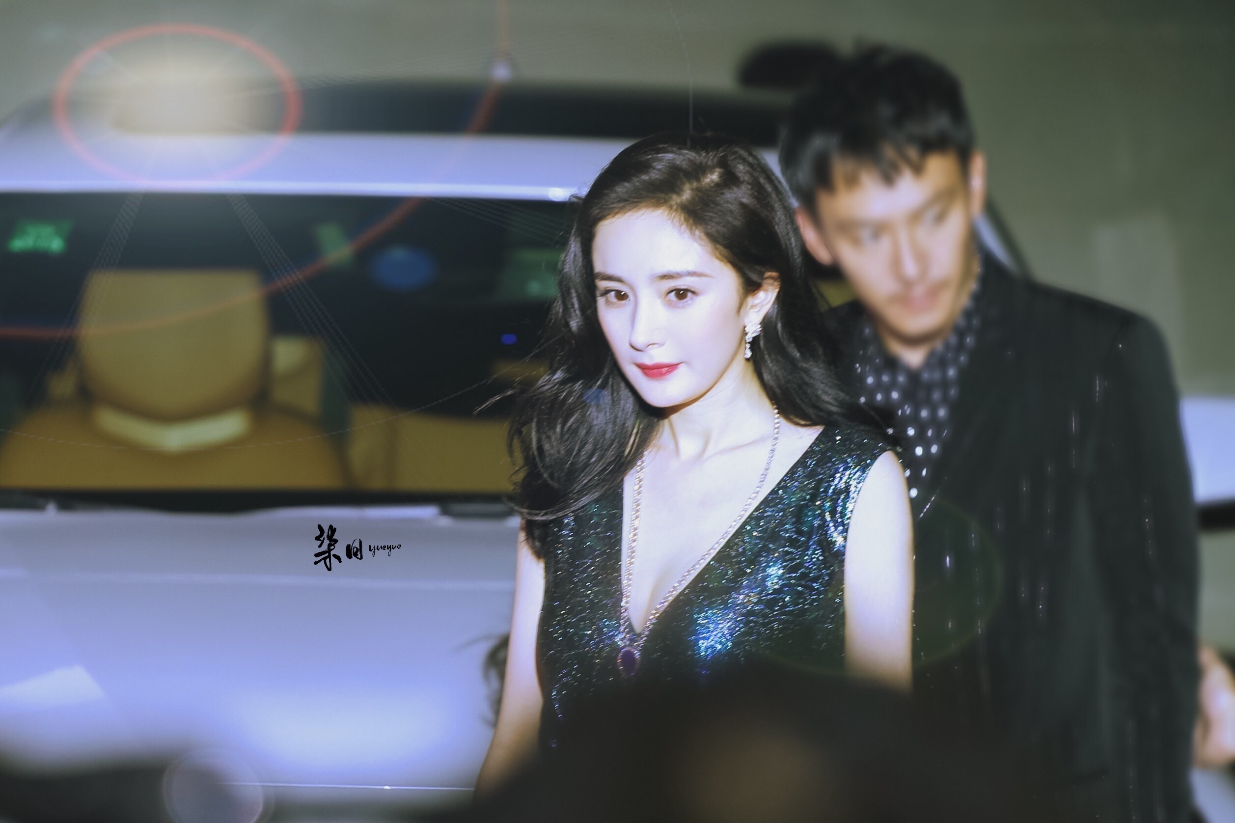 说起来我第一次见杨幂她穿的就是Prada杨幂Prada