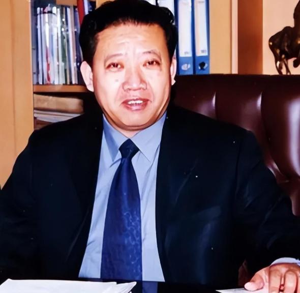 2018年，葵花药业董事长关彦斌与女秘书生下孩子子，原配张晓兰得知后，放弃16亿