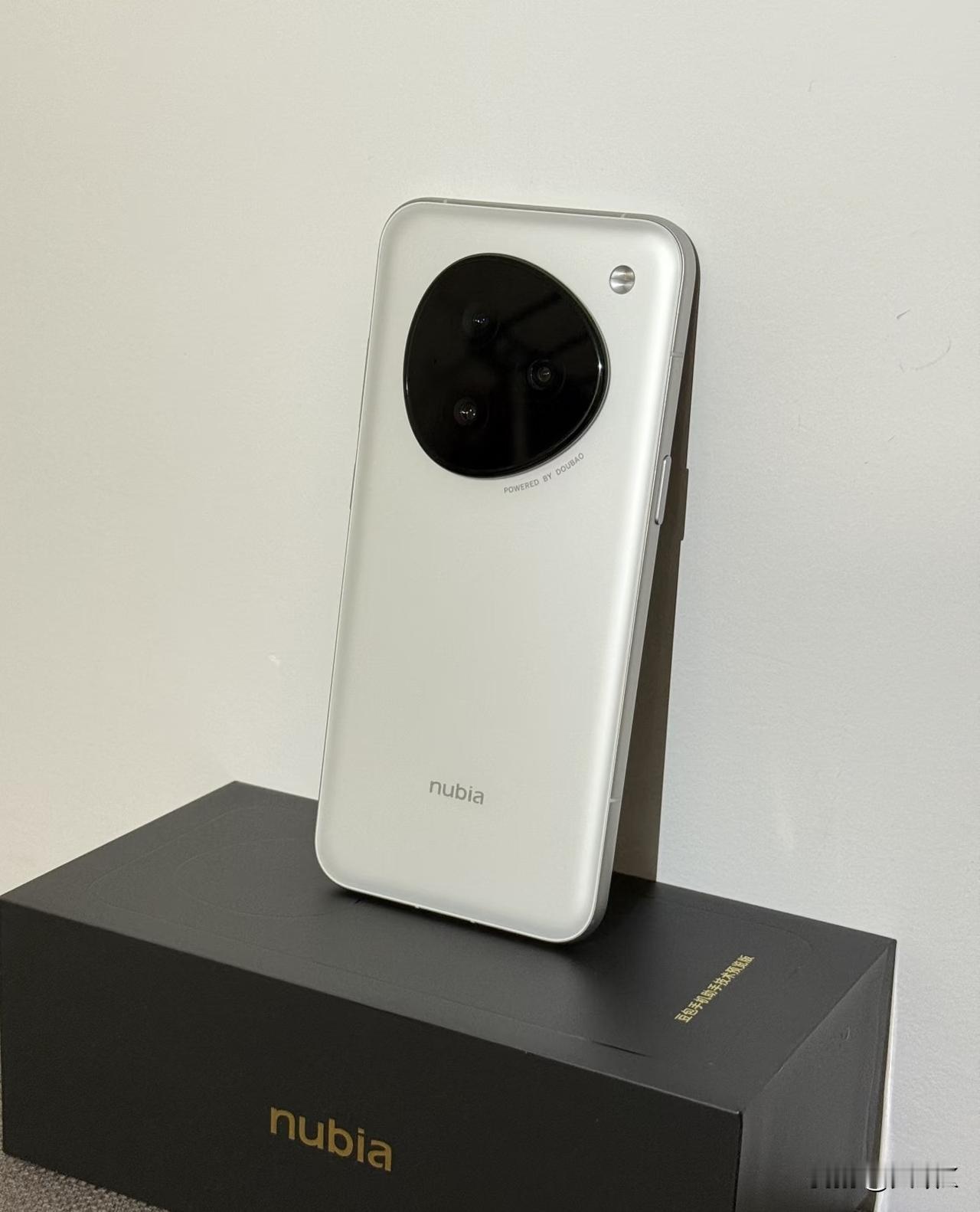 豆包AI手机：字节正在“架空”超级app？豆包手机一出来，周鸿祎说豆包手机会拿