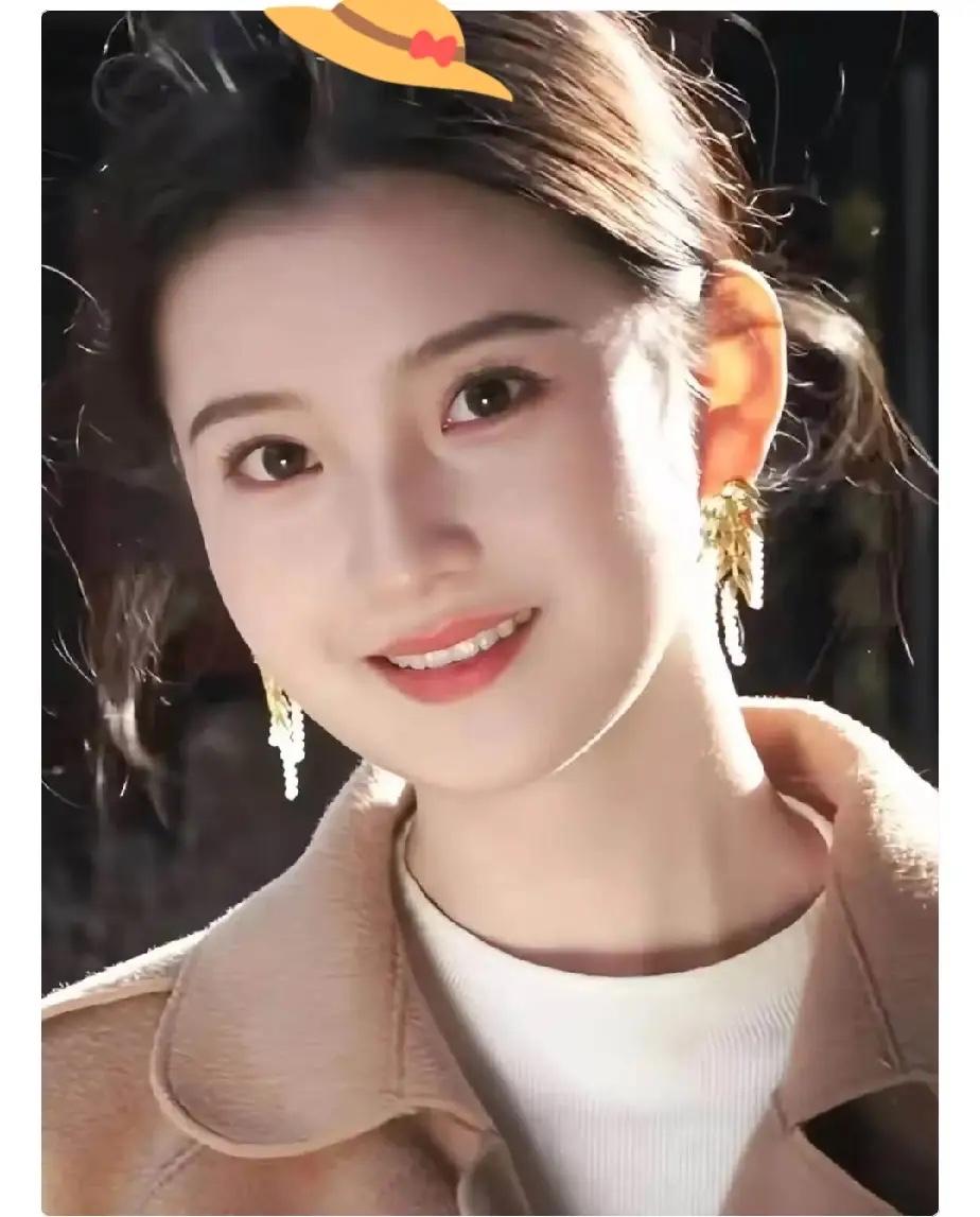 一位长相清秀的女大学生去上海面试。面试官问她：“100个木是什么字？”女生马上回