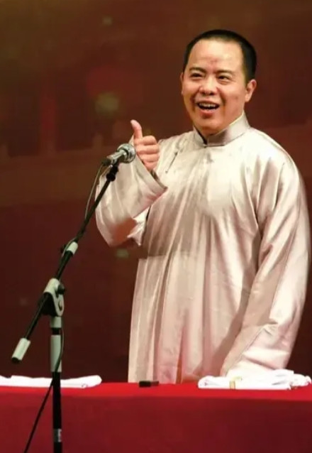 2008年，徐德亮看郭德纲和德云社不顺眼，他说：“没有我，你郭德纲能火才有鬼，但