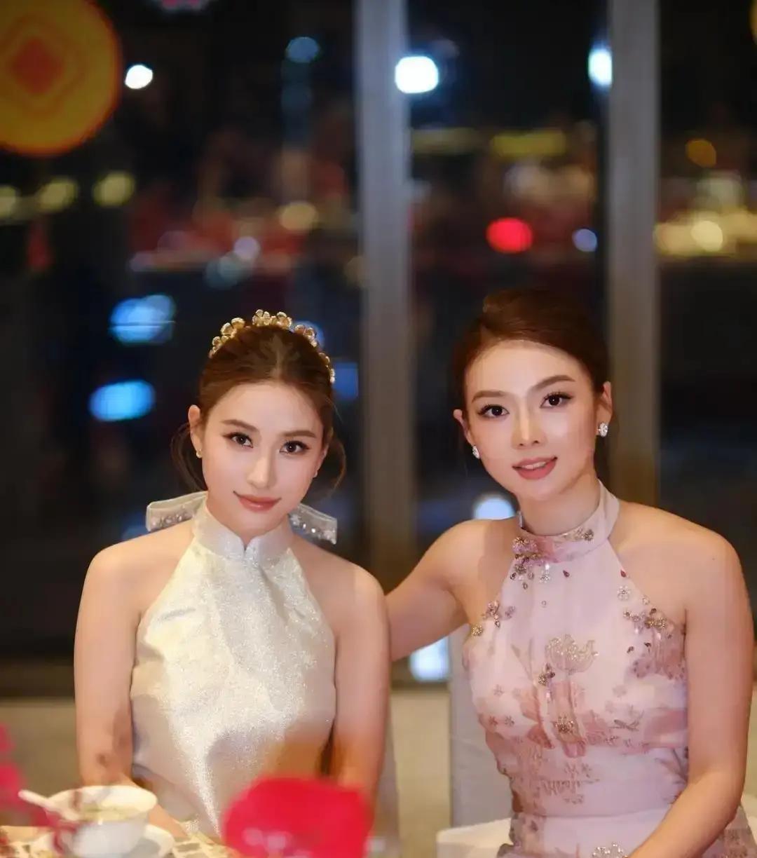 椅子腿刮过大理石地面。何超琼推开餐盘的声音，比李湘嘴里那个“九位数”更刺耳。