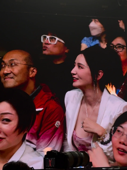 张萌与高富帅老公现身刘宇宁演唱会，刘宇宁的话让粉丝感动到哭