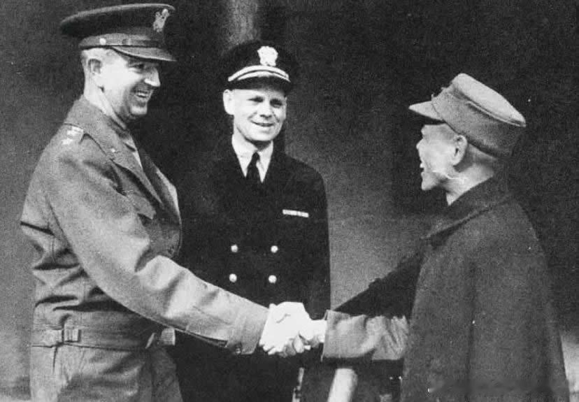 抗战后，中国战区美军司令魏德迈到北平讲演时指出：中国之所以未能成为强国，是因为有