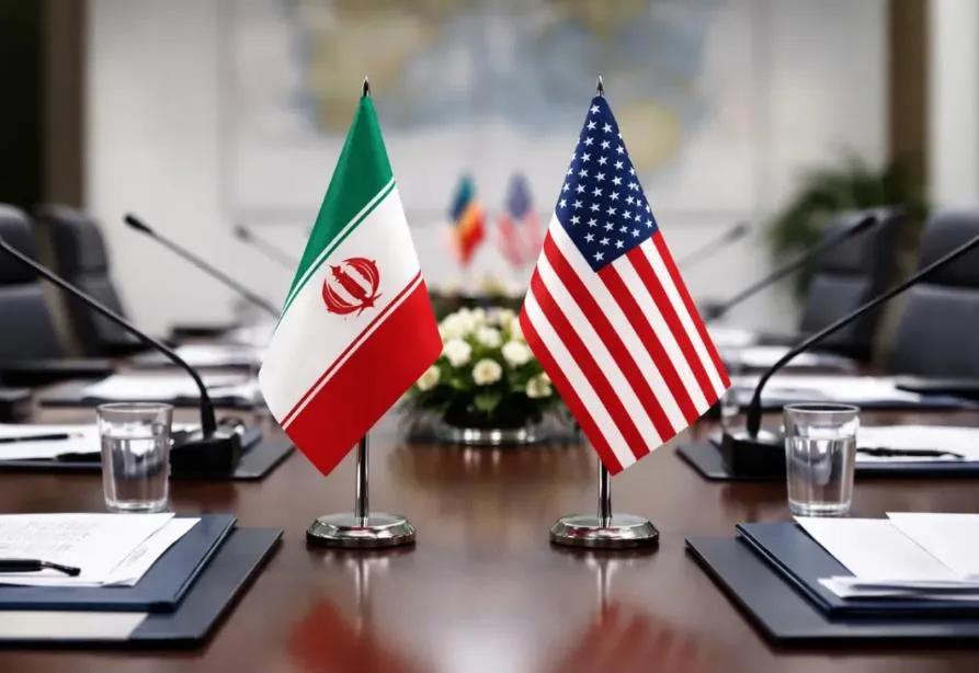 据Axios报道，懂王正力促与伊朗官员在伊斯兰堡举行会晤，但伊朗方面对谈判抱有不