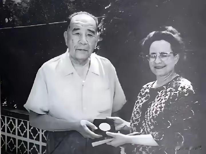 1976年7月14日，国家地震局在唐山召开会议。专家汪成民在晚间座谈会上透露：“