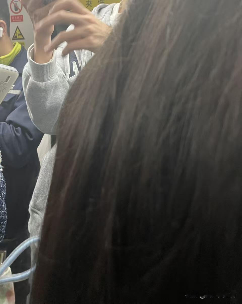 关于加到了个高中生弟弟的故事本人是刚毕业不久的牲畜人，那天，白天出去外面办事，