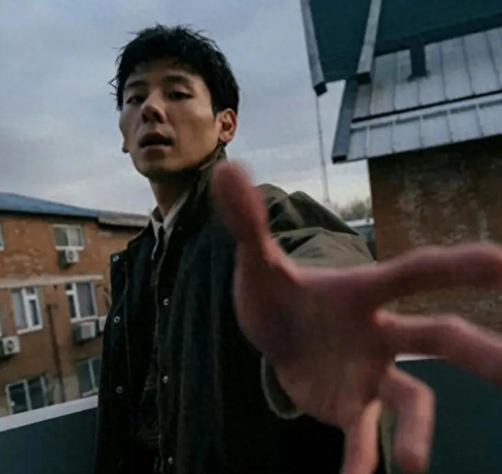 新电影的票房证明了一个残酷的真相：蒋奇明演技再好，也不适合演男主，他就是男配的命